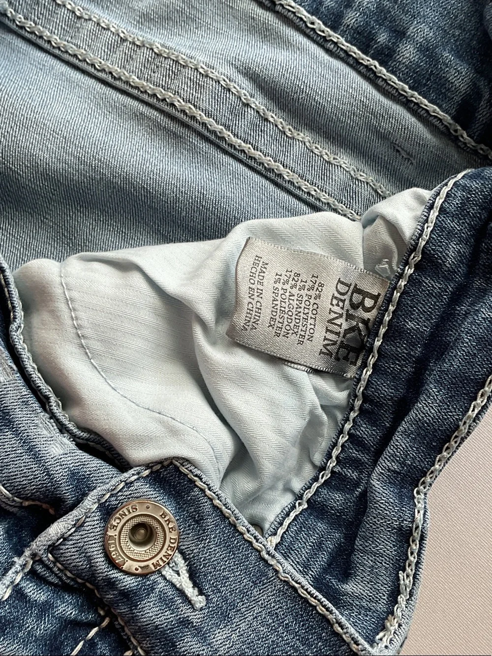 BKE Denim “Carter” Bootleg  36L Distressed Light Blue Men's Jeans embroidered